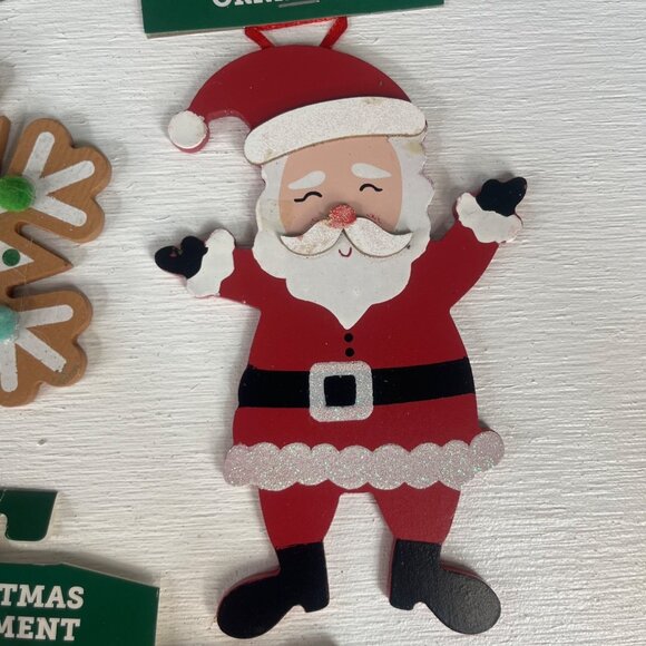 Holiday Style 7 Assorted Christmas Ornaments Santa Truck Snowflake New - Picture 8 of 10